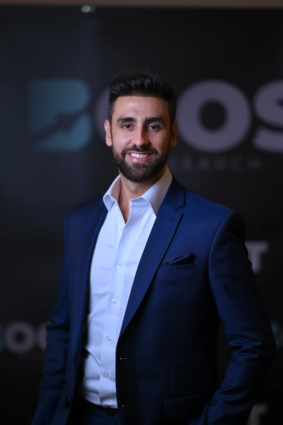 Retrato de Léo Soares, CEO da Acelera IA